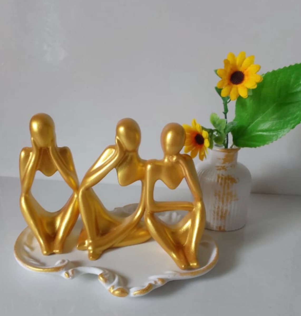 Edición especial: figuras decorativas con acabado dorado